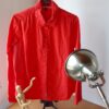 Blusa roja clasica.