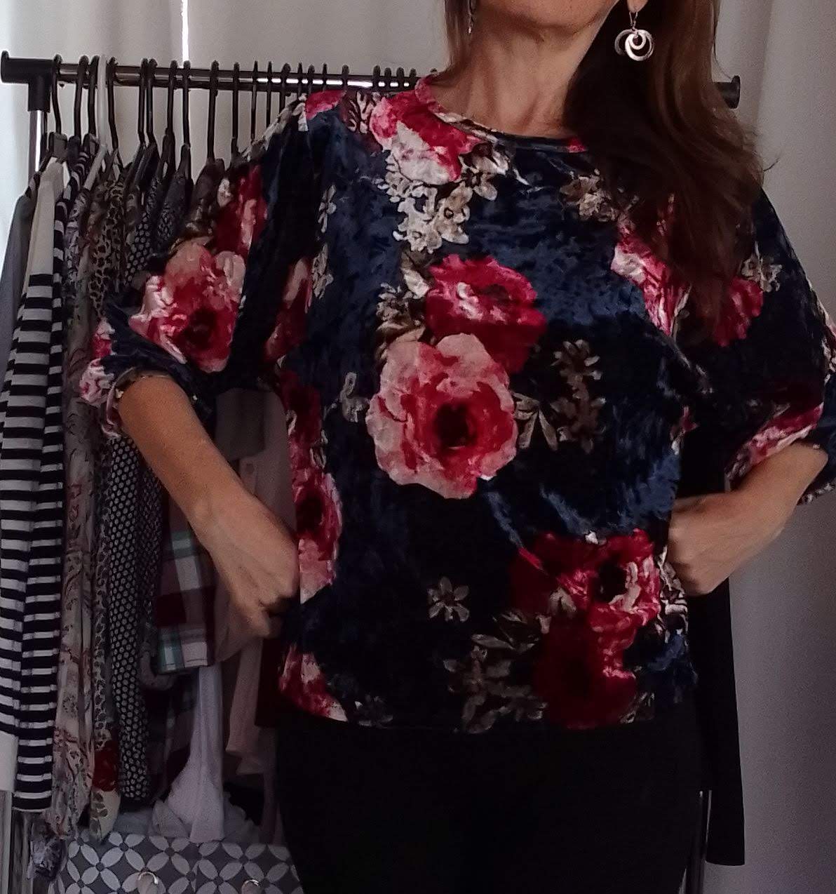 Blusa estampada en rosas.