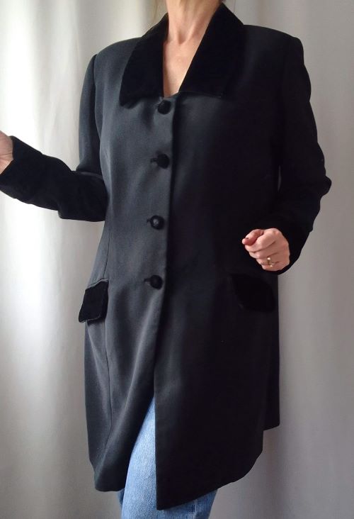 ABRIGO NEGRO Talla L estado 10/10